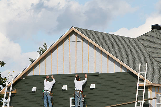 Professional Siding technician working in Sandy Spring, MD